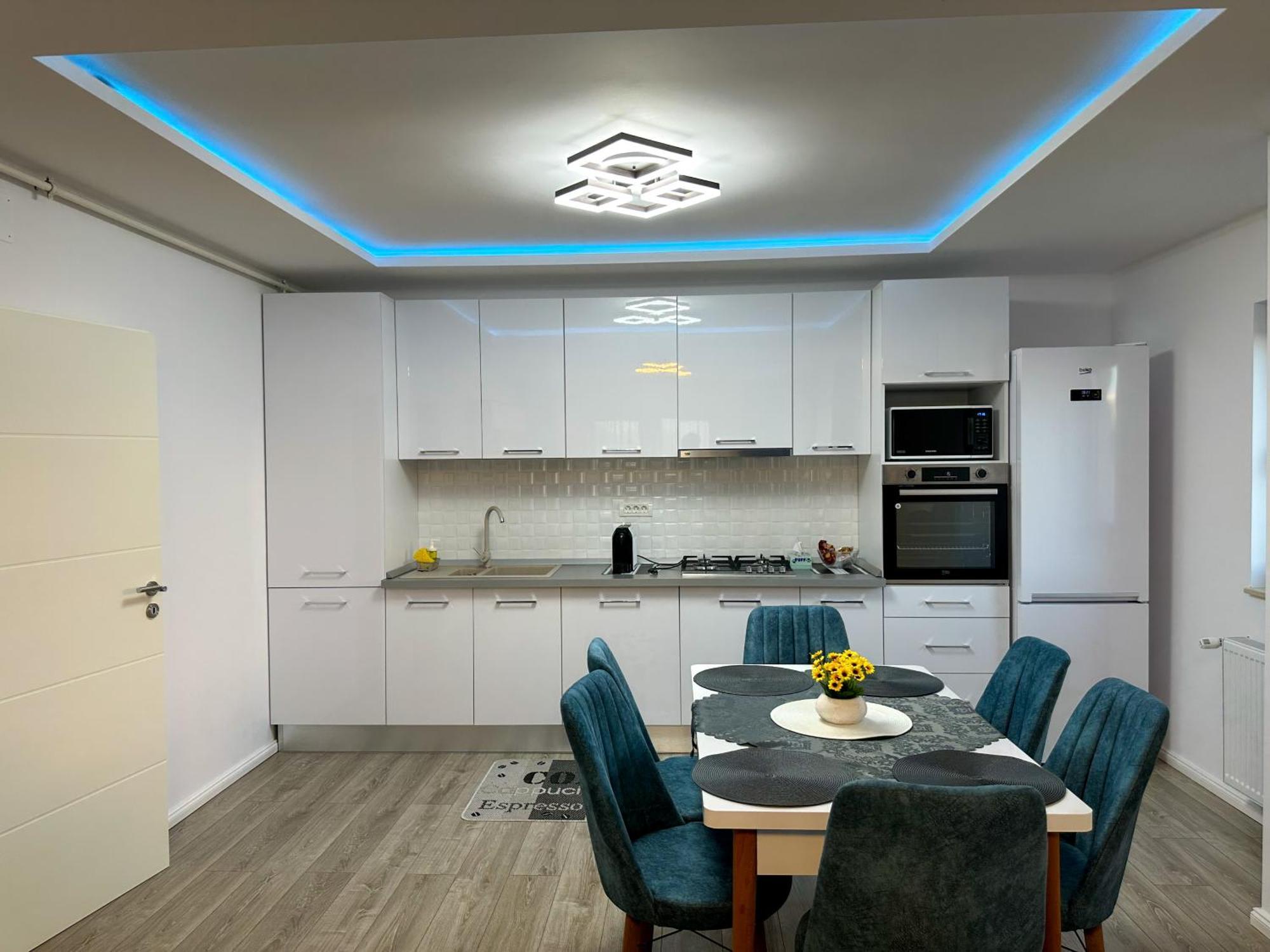 Zim Family Airport Apartment โอโตเปนี ภายนอก รูปภาพ