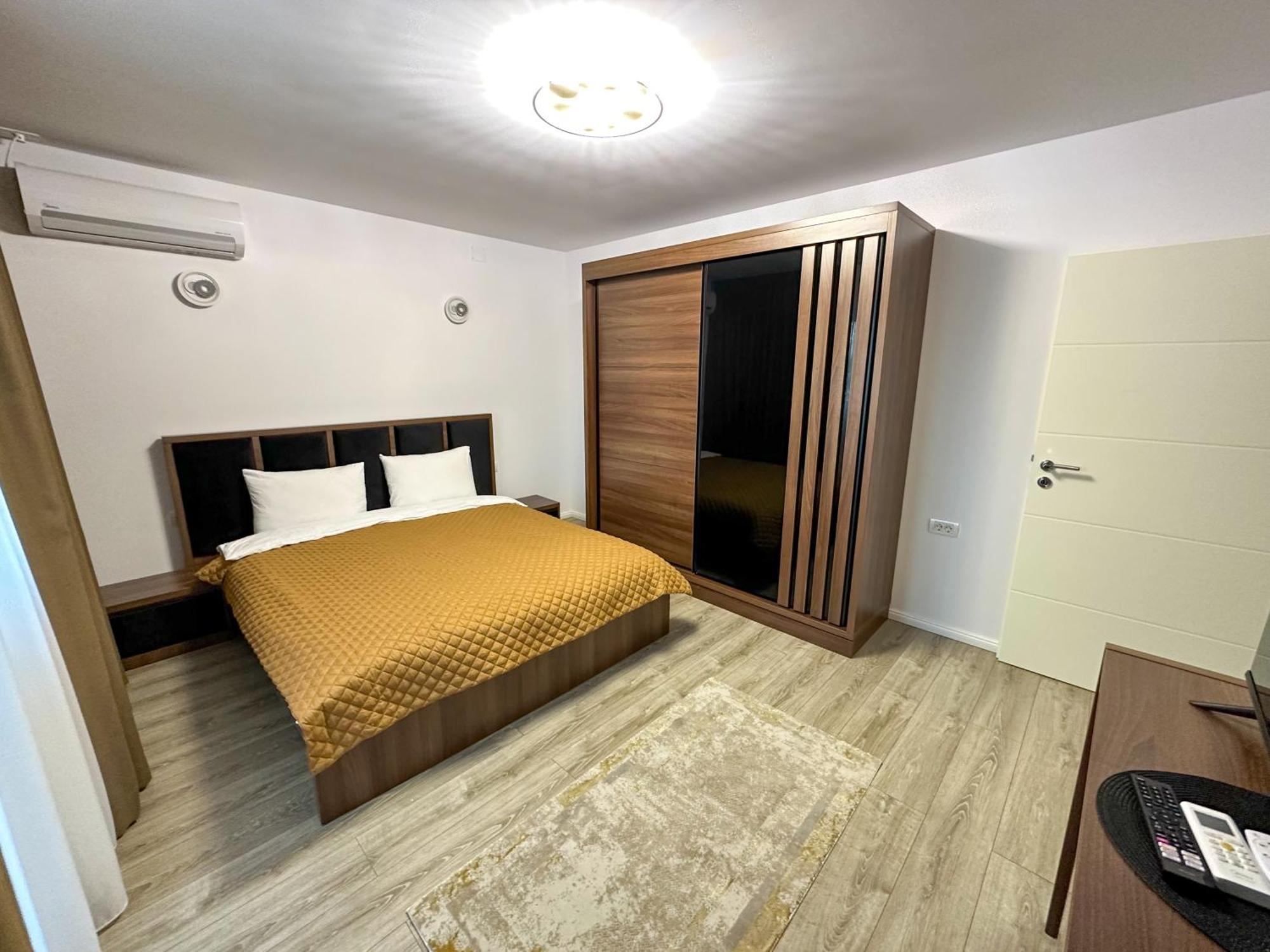 Zim Family Airport Apartment โอโตเปนี ภายนอก รูปภาพ
