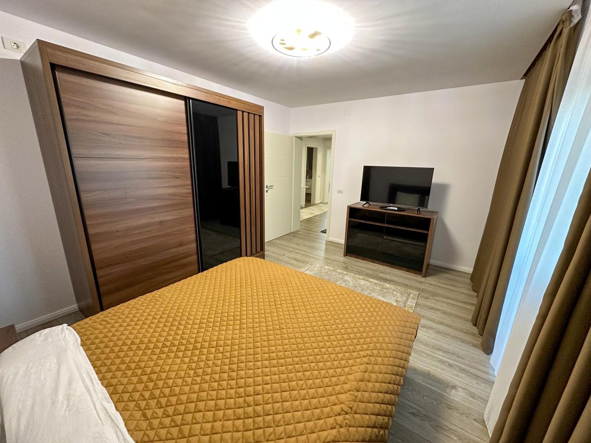 Zim Family Airport Apartment โอโตเปนี ภายนอก รูปภาพ