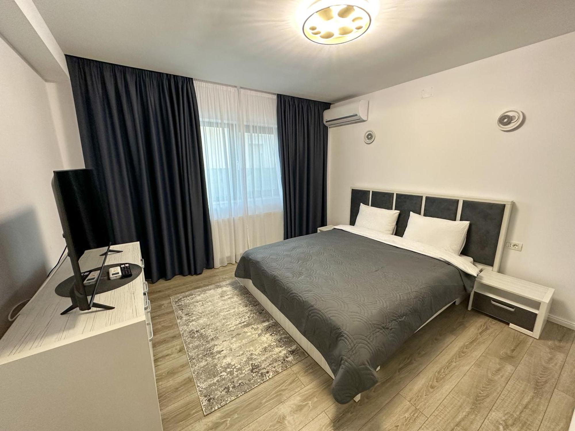Zim Family Airport Apartment โอโตเปนี ภายนอก รูปภาพ