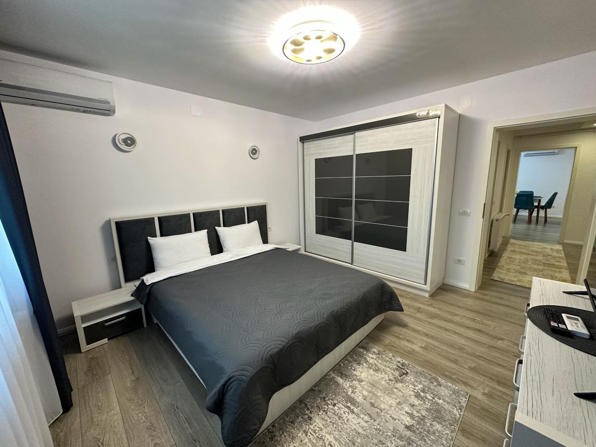 Zim Family Airport Apartment โอโตเปนี ภายนอก รูปภาพ