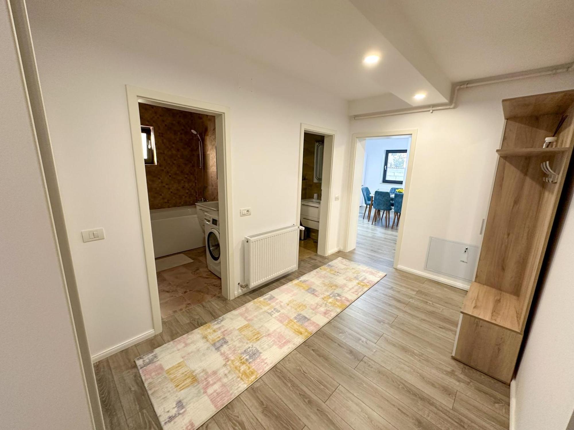 Zim Family Airport Apartment โอโตเปนี ภายนอก รูปภาพ