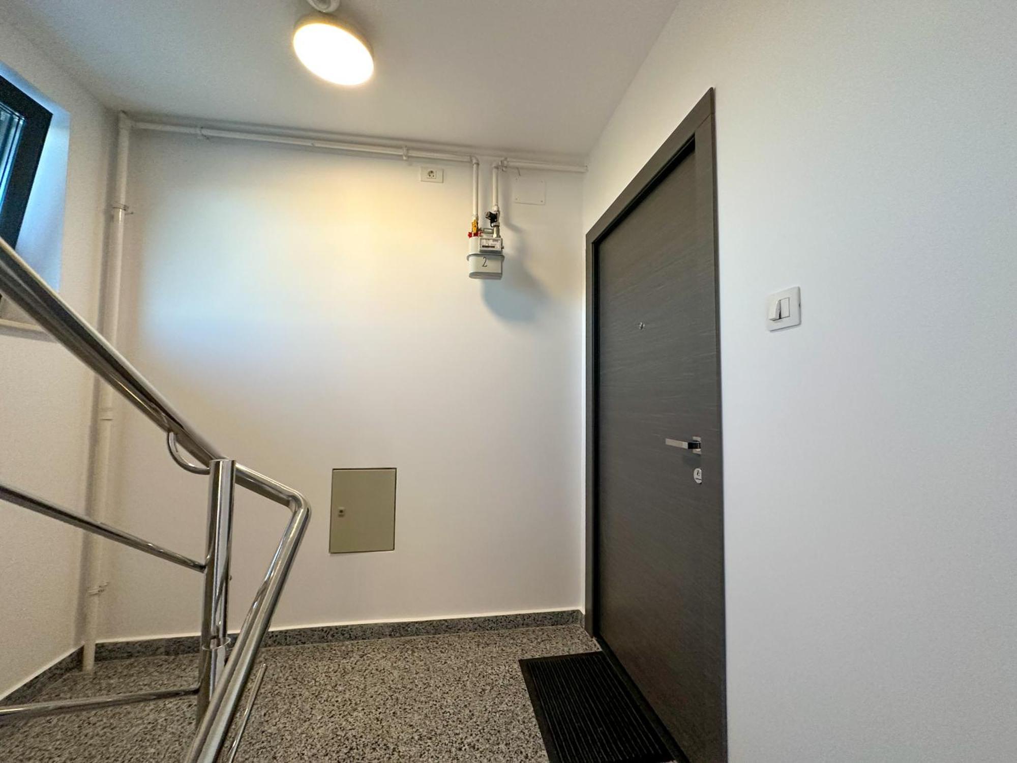 Zim Family Airport Apartment โอโตเปนี ภายนอก รูปภาพ