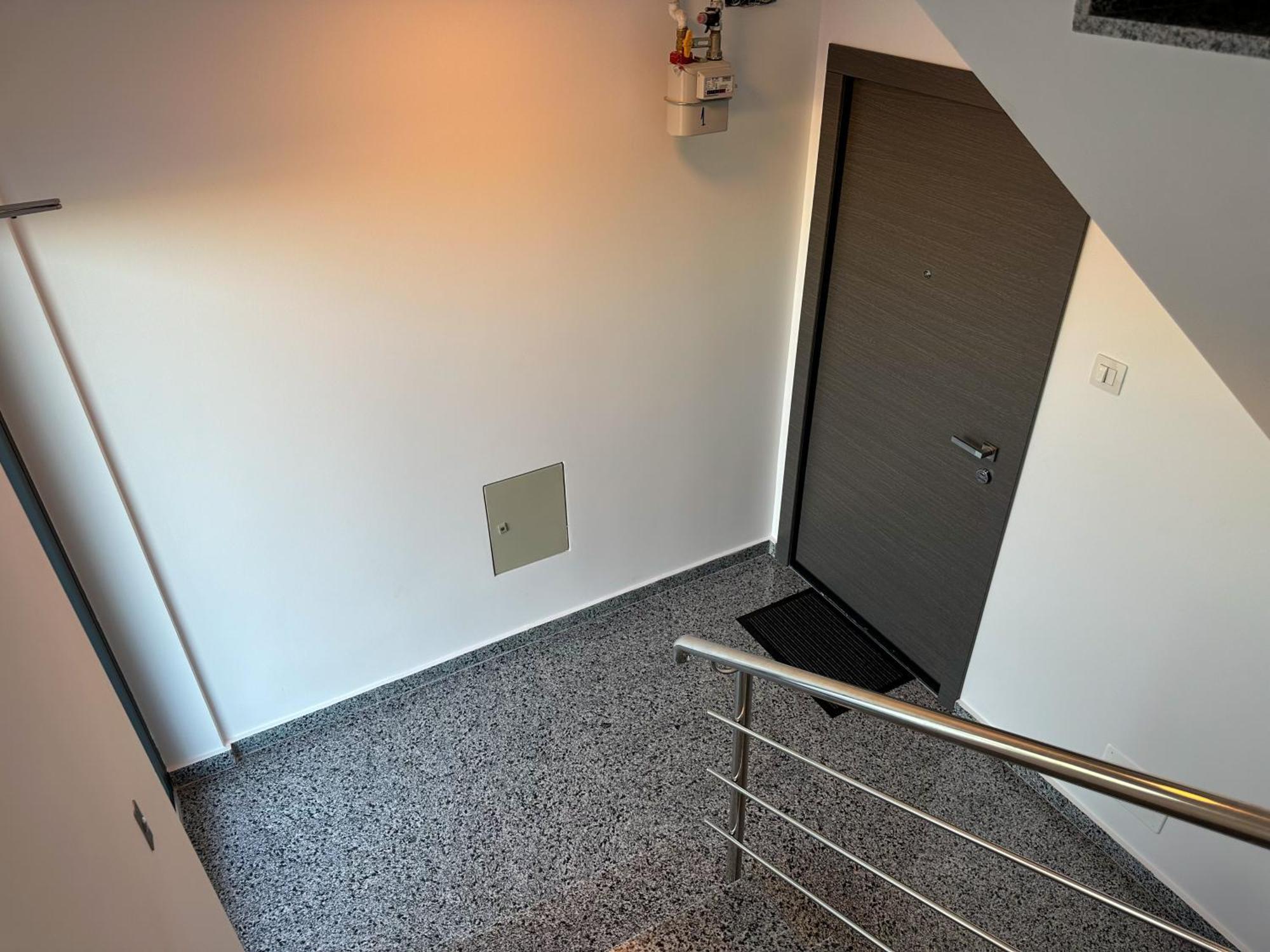 Zim Family Airport Apartment โอโตเปนี ภายนอก รูปภาพ